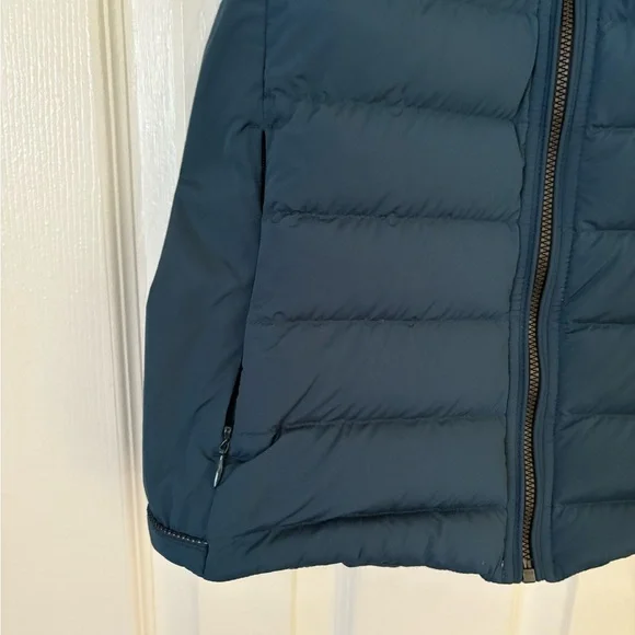 Lululemon Like New Hunter Green Teal Vest - Picture 4 of 6